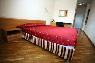 Гостиница Луч Москва Стандартный двухместный номер с 1 кроватью или 2 отдельными кроватями-1